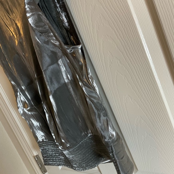 Rachel Roy Silver Sleeveless V-Neck Top size medium - Picture 8 of 12